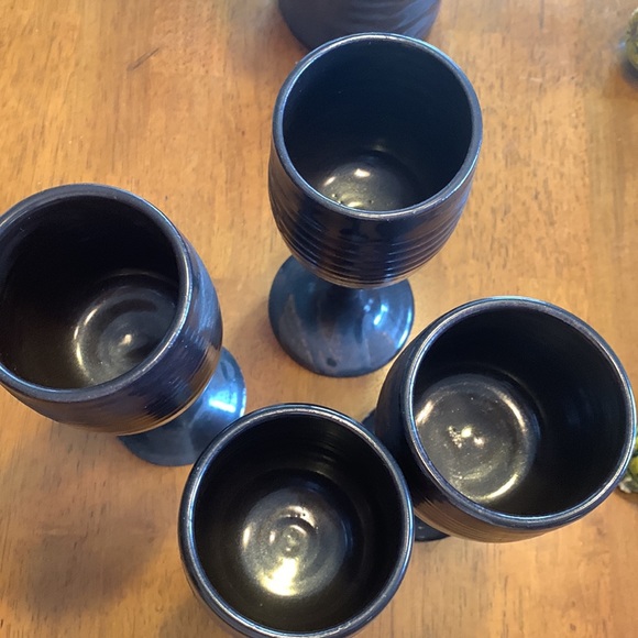 Pottery wine glasses (4) and wine bottle holder - Picture 10 of 10